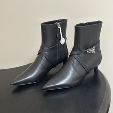 顶级品质 Hermes 爱马仕🐎 26Fw秋冬新款 H家Nice 40及踝靴系列经典Kelly扣交叉带及踝靴侧拉链小猫跟 顶级品质 Hermes 爱马仕🐎 26Fw秋冬新款 H家Nice 40及踝靴系列经典Kelly扣交叉带及踝靴侧拉链小猫跟