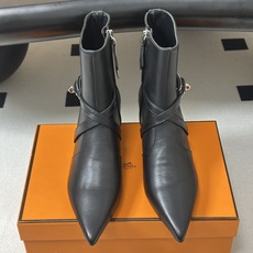 顶级品质 Hermes 爱马仕🐎 26Fw秋冬新款 H家Nice 40及踝靴系列经典Kelly扣交叉带及踝靴侧拉链小猫跟 顶级品质 Hermes 爱马仕🐎 26Fw秋冬新款 H家Nice 40及踝靴系列经典Kelly扣交叉带及踝靴侧拉链小猫跟