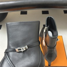 顶级品质 Hermes 爱马仕🐎 26Fw秋冬新款 H家Nice 40及踝靴系列经典Kelly扣交叉带及踝靴侧拉链小猫跟 顶级品质 Hermes 爱马仕🐎 26Fw秋冬新款 H家Nice 40及踝靴系列经典Kelly扣交叉带及踝靴侧拉链小猫跟