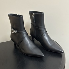 顶级品质 Hermes 爱马仕🐎 26Fw秋冬新款 H家Nice 40及踝靴系列经典Kelly扣交叉带及踝靴侧拉链小猫跟 顶级品质 Hermes 爱马仕🐎 26Fw秋冬新款 H家Nice 40及踝靴系列经典Kelly扣交叉带及踝靴侧拉链小猫跟
