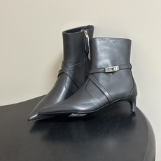 顶级品质 Hermes 爱马仕🐎 26Fw秋冬新款 H家Nice 40及踝靴系列经典Kelly扣交叉带及踝靴侧拉链小猫跟 顶级品质 Hermes 爱马仕🐎 26Fw秋冬新款 H家Nice 40及踝靴系列经典Kelly扣交叉带及踝靴侧拉链小猫跟