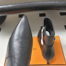 顶级品质 Hermes 爱马仕🐎 26Fw秋冬新款 H家Nice 40及踝靴系列经典Kelly扣交叉带及踝靴侧拉链小猫跟 顶级品质 Hermes 爱马仕🐎 26Fw秋冬新款 H家Nice 40及踝靴系列经典Kelly扣交叉带及踝靴侧拉链小猫跟