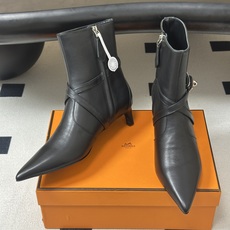顶级品质 Hermes 爱马仕🐎 26Fw秋冬新款 H家Nice 40及踝靴系列经典Kelly扣交叉带及踝靴侧拉链小猫跟 顶级品质 Hermes 爱马仕🐎 26Fw秋冬新款 H家Nice 40及踝靴系列经典Kelly扣交叉带及踝靴侧拉链小猫跟