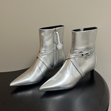 顶级品质 Hermes 爱马仕🐎 26Fw秋冬新款 H家Nice 40及踝靴系列经典Kelly扣交叉带及踝靴侧拉链小猫跟 顶级品质 Hermes 爱马仕🐎 26Fw秋冬新款 H家Nice 40及踝靴系列经典Kelly扣交叉带及踝靴侧拉链小猫跟