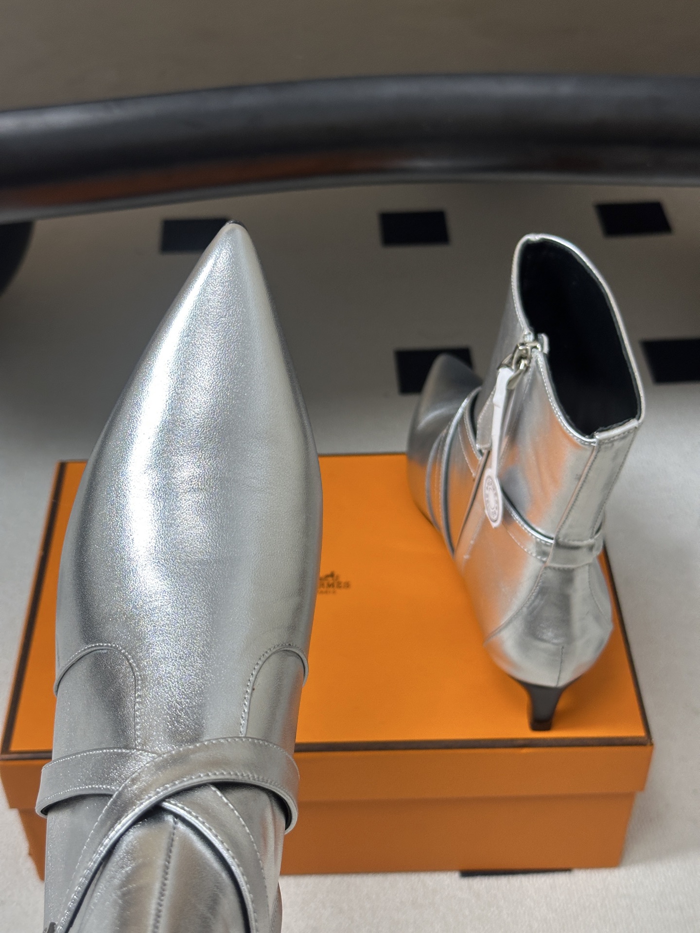 顶级品质 Hermes 爱马仕🐎 26Fw秋冬新款 H家Nice 40及踝靴系列经典Kelly扣交叉带及踝靴侧拉链小猫跟 顶级品质 Hermes 爱马仕🐎 26Fw秋冬新款 H家Nice 40及踝靴系列经典Kelly扣交叉带及踝靴侧拉链小猫跟