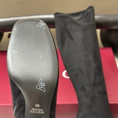26Ss秋冬新款Gucci古驰经典马衔扣高跟弹力长靴麂皮绒面弹力靴侧拉链弹力长靴 这款弹力靴采用进口丝光绒弹力皮匠心打造 26Ss秋冬新款Gucci古驰经典马衔扣高跟弹力长靴麂皮绒面弹力靴侧拉链弹力长靴 这款弹力靴采用进口丝光绒弹力皮匠心打造