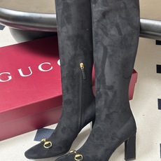 26Ss秋冬新款Gucci古驰经典马衔扣高跟弹力长靴麂皮绒面弹力靴侧拉链弹力长靴 这款弹力靴采用进口丝光绒弹力皮匠心打造 26Ss秋冬新款Gucci古驰经典马衔扣高跟弹力长靴麂皮绒面弹力靴侧拉链弹力长靴 这款弹力靴采用进口丝光绒弹力皮匠心打造