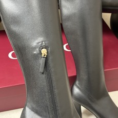 26Ss秋冬新款Gucci古驰经典马衔扣高跟弹力长靴麂皮绒面弹力靴侧拉链弹力长靴 这款弹力靴采用进口丝光绒弹力皮匠心打造 26Ss秋冬新款Gucci古驰经典马衔扣高跟弹力长靴麂皮绒面弹力靴侧拉链弹力长靴 这款弹力靴采用进口丝光绒弹力皮匠心打造