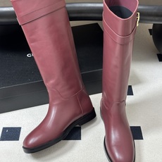 秋冬新款Chanel 小香26B 双C扣带直筒靴短靴/长靴系列 走秀款圆头粗跟长靴骑士靴直筒靴 非常爆真的是很耐看越看越 秋冬新款Chanel 小香26B 双C扣带直筒靴短靴/长靴系列 走秀款圆头粗跟长靴骑士靴直筒靴 非常爆真的是很耐看越看越