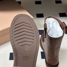 顶级品质(莞产) 26Ss秋冬新款Miu Miu 缪缪 擦色牛皮厚底中筒靴堆堆靴复古老钱风一脚蹬直筒短靴 这些工装风格靴 顶级品质(莞产) 26Ss秋冬新款Miu Miu 缪缪 擦色牛皮厚底中筒靴堆堆靴复古老钱风一脚蹬直筒短靴 这些工装风格靴