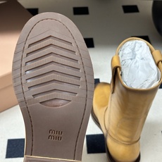 顶级品质(莞产) 26Ss秋冬新款Miu Miu 缪缪 擦色牛皮厚底中筒靴堆堆靴复古老钱风一脚蹬直筒短靴 这些工装风格靴 顶级品质(莞产) 26Ss秋冬新款Miu Miu 缪缪 擦色牛皮厚底中筒靴堆堆靴复古老钱风一脚蹬直筒短靴 这些工装风格靴