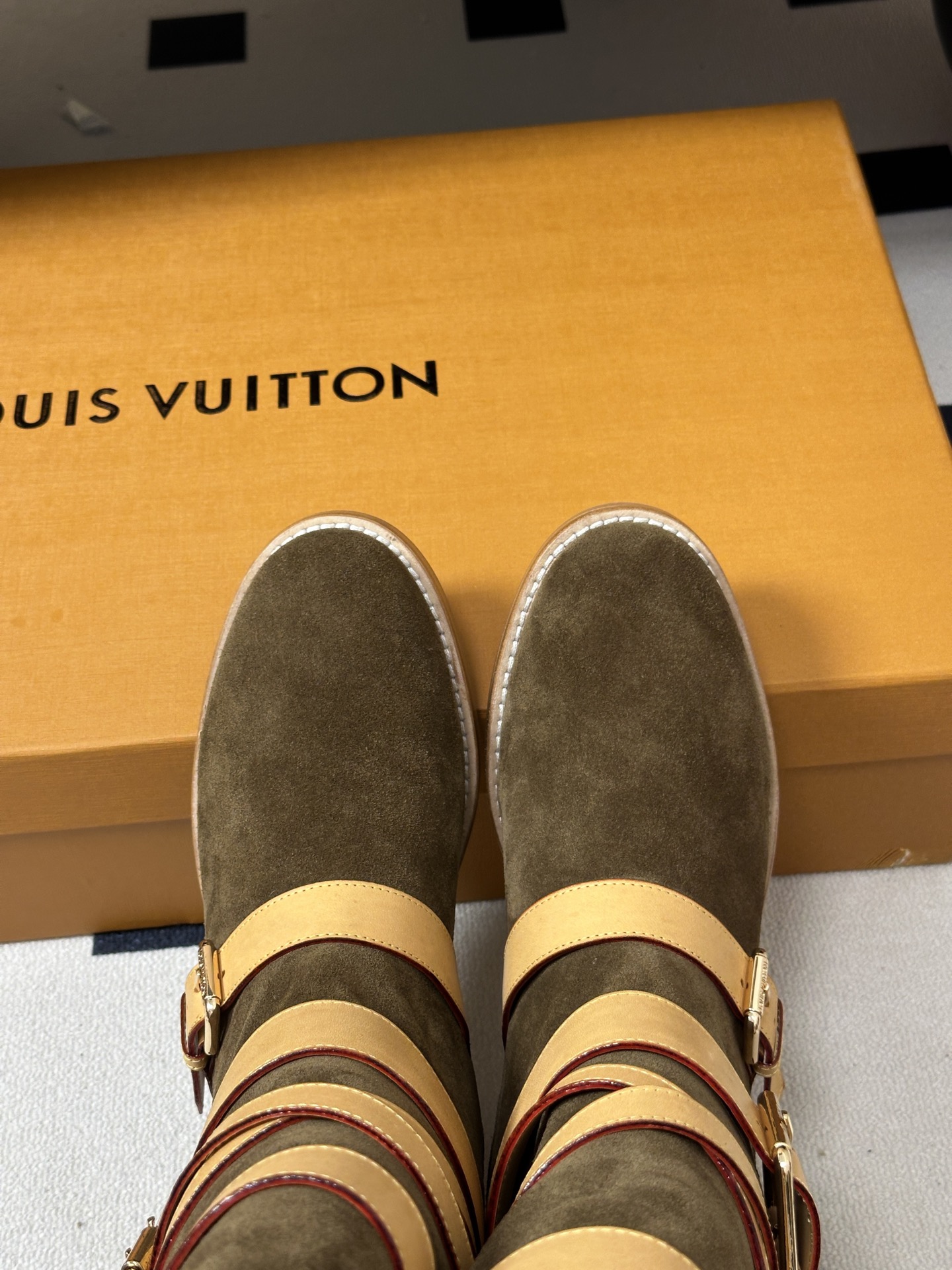 26Fw秋冬新款Louis vuitton LV AMIRAL 皮带扣高筒靴复古骑士靴直筒机车中靴 Amiral平底半筒