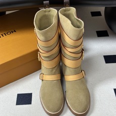 26Fw秋冬新款Louis vuitton LV AMIRAL 皮带扣高筒靴复古骑士靴直筒机车中靴 Amiral平底半筒 26Fw秋冬新款Louis vuitton LV AMIRAL 皮带扣高筒靴复古骑士靴直筒机车中靴 Amiral平底半筒
