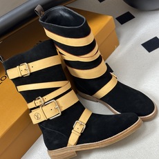 26Fw秋冬新款Louis vuitton LV AMIRAL 皮带扣高筒靴复古骑士靴直筒机车中靴 Amiral平底半筒 26Fw秋冬新款Louis vuitton LV AMIRAL 皮带扣高筒靴复古骑士靴直筒机车中靴 Amiral平底半筒