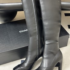 Chanel 小香26A 秋冬新款双C logo弹力靴过膝长靴侧拉链长靴高跟长靴 鞋头标志性电绣双C标志低调闪耀,不仅是 Chanel 小香26A 秋冬新款双C logo弹力靴过膝长靴侧拉链长靴高跟长靴 鞋头标志性电绣双C标志低调闪耀,不仅是