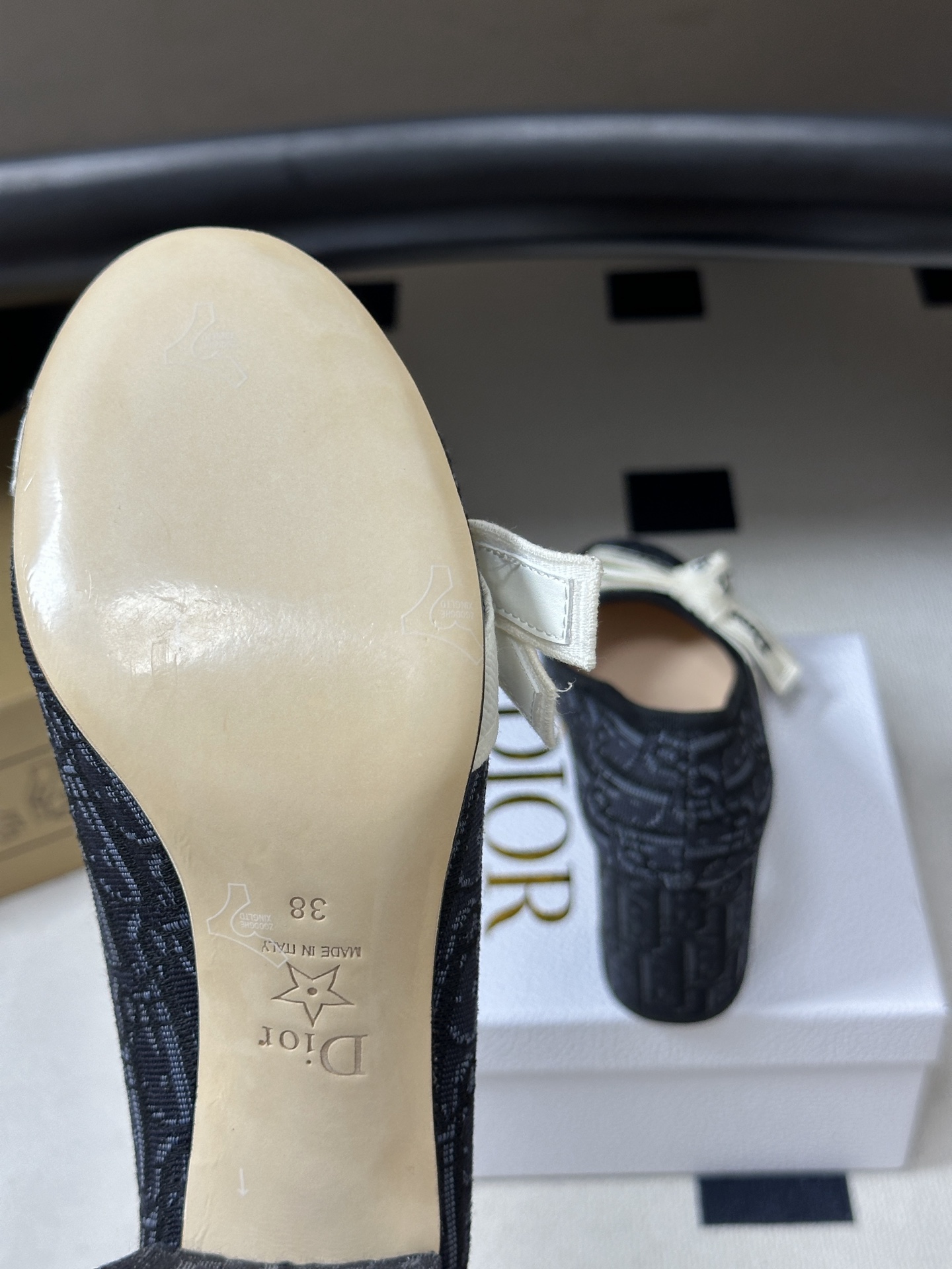 26ss春夏新款Dior 迪奥 J'Adior 高跟鞋经典字母织带玛丽珍鞋蝴蝶结芭蕾舞鞋浅口粗跟单鞋 这款J'Adior 26ss春夏新款Dior 迪奥 J'Adior 高跟鞋经典字母织带玛丽珍鞋蝴蝶结芭蕾舞鞋浅口粗跟单鞋 这款J'Adior
