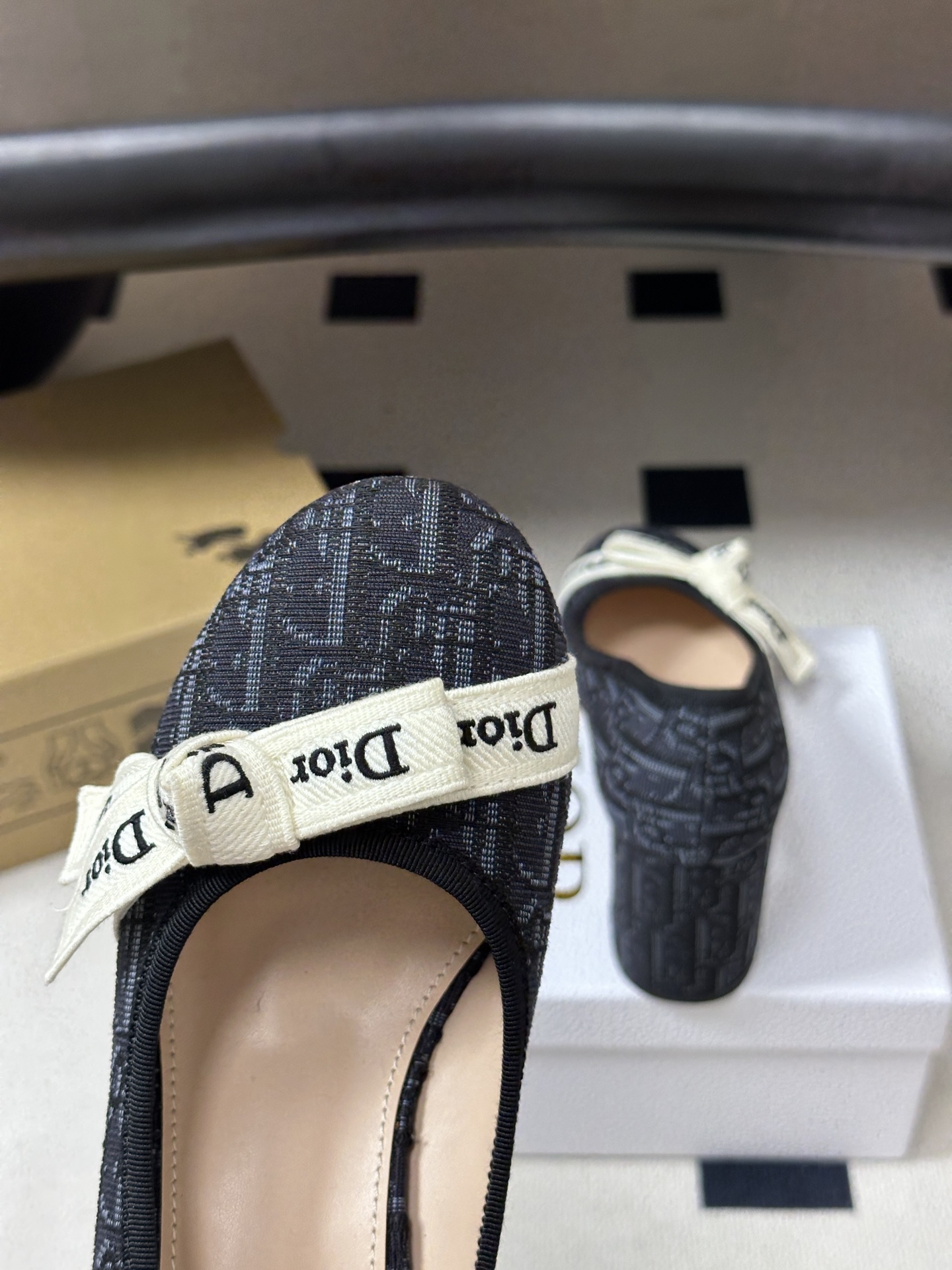 26ss春夏新款Dior 迪奥 J'Adior 高跟鞋经典字母织带玛丽珍鞋蝴蝶结芭蕾舞鞋浅口粗跟单鞋 这款J'Adior 26ss春夏新款Dior 迪奥 J'Adior 高跟鞋经典字母织带玛丽珍鞋蝴蝶结芭蕾舞鞋浅口粗跟单鞋 这款J'Adior