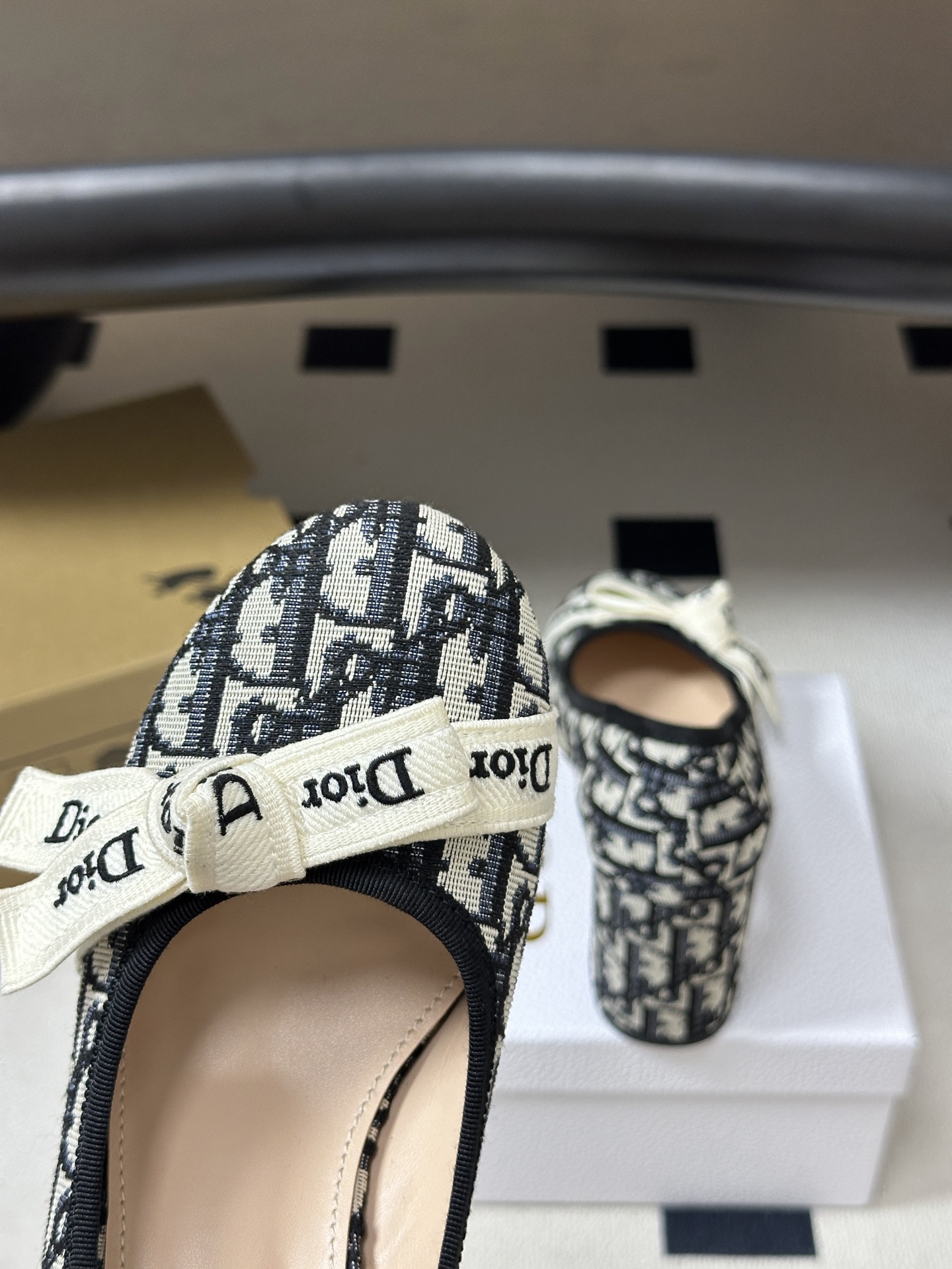 26ss春夏新款Dior 迪奥 J'Adior 高跟鞋经典字母织带玛丽珍鞋蝴蝶结芭蕾舞鞋浅口粗跟单鞋 这款J'Adior 26ss春夏新款Dior 迪奥 J'Adior 高跟鞋经典字母织带玛丽珍鞋蝴蝶结芭蕾舞鞋浅口粗跟单鞋 这款J'Adior