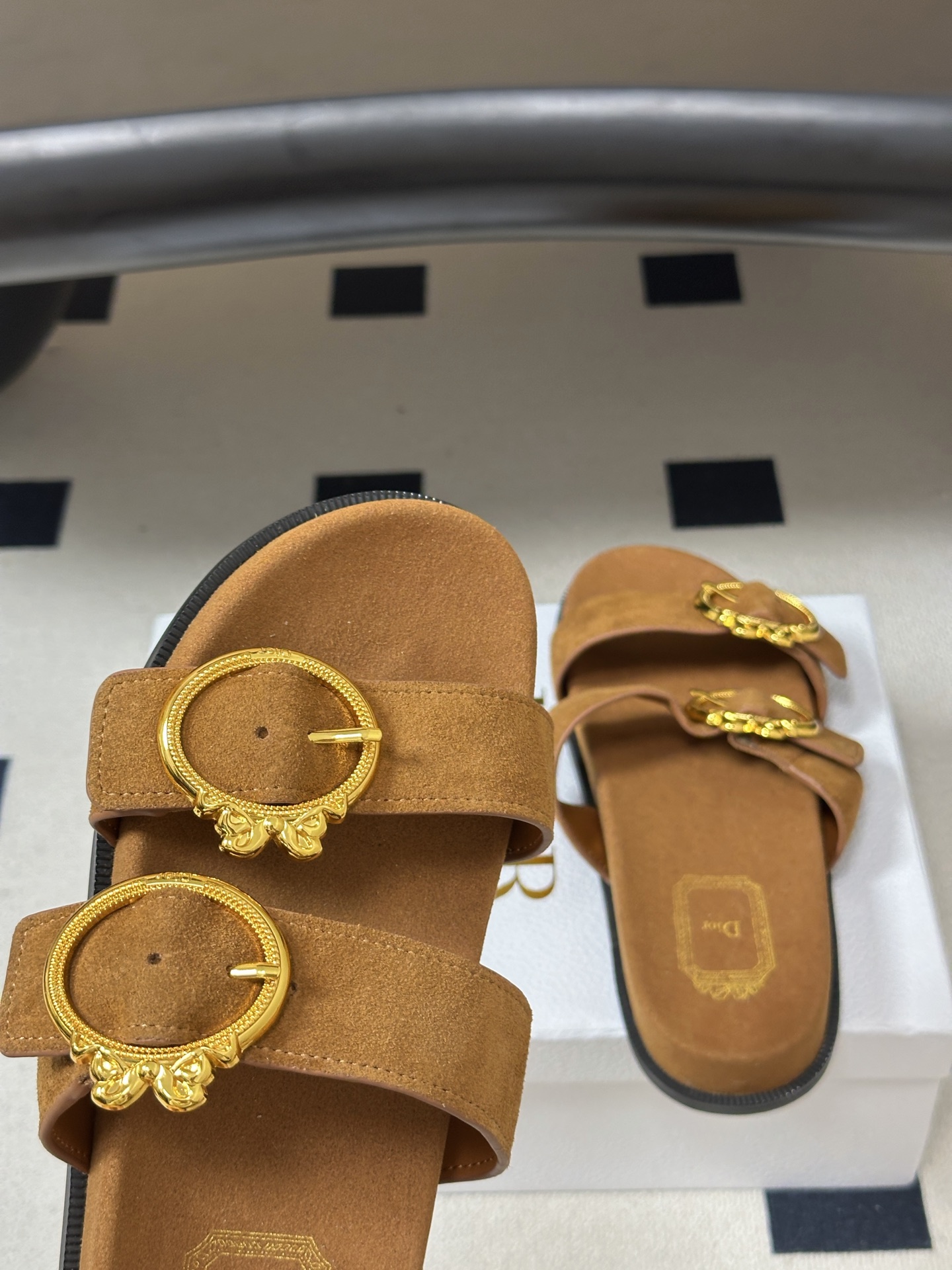 2026春夏新款Dior迪奥 D-Medaillon Buckle 凉拖鞋🆕最新CD字母五金扣搭扣双带平底凉拖鞋 这款凉 2026春夏新款Dior迪奥 D-Medaillon Buckle 凉拖鞋🆕最新CD字母五金扣搭扣双带平底凉拖鞋 这款凉