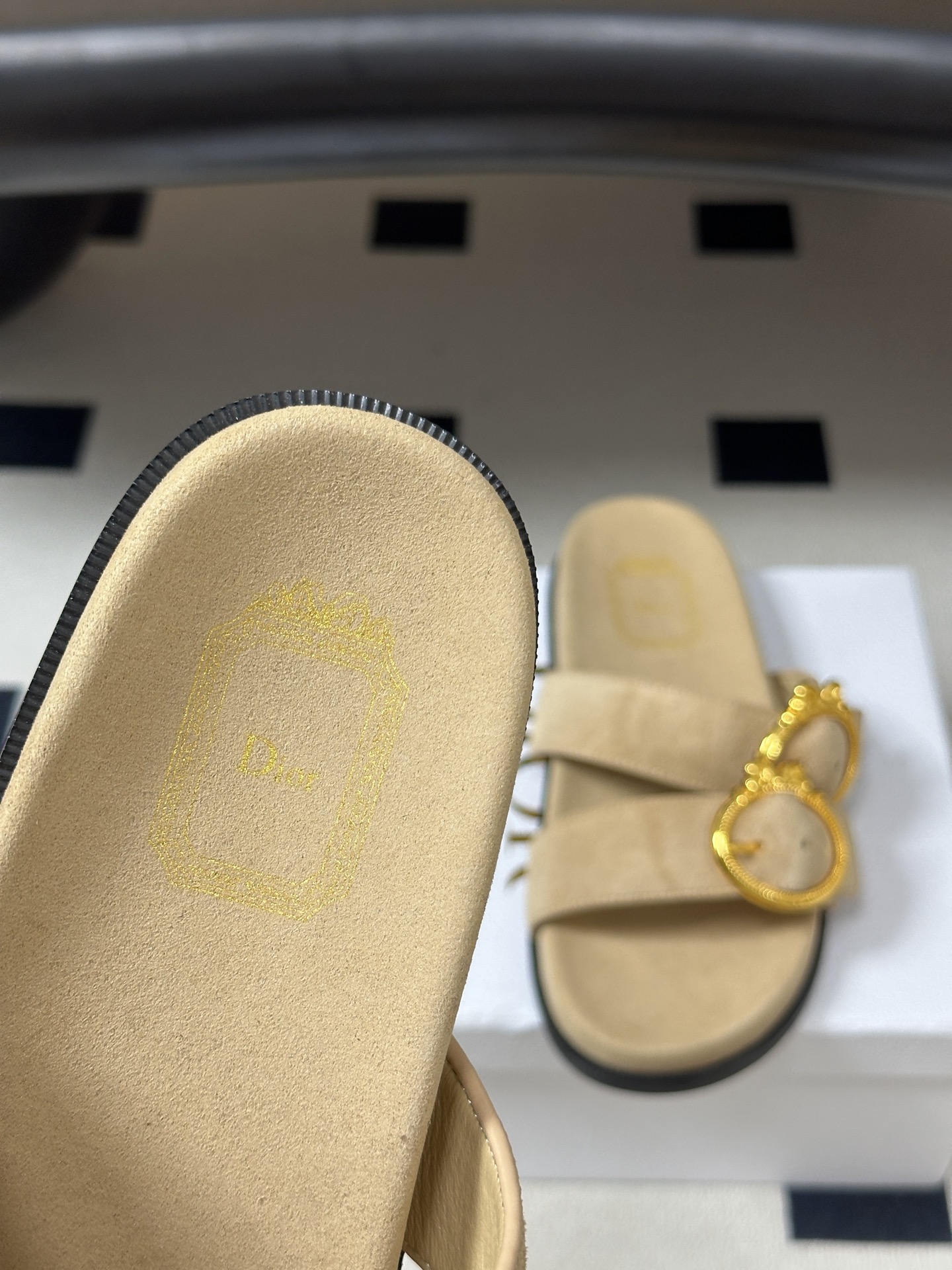 2026春夏新款Dior迪奥 D-Medaillon Buckle 凉拖鞋🆕最新CD字母五金扣搭扣双带平底凉拖鞋 这款凉
