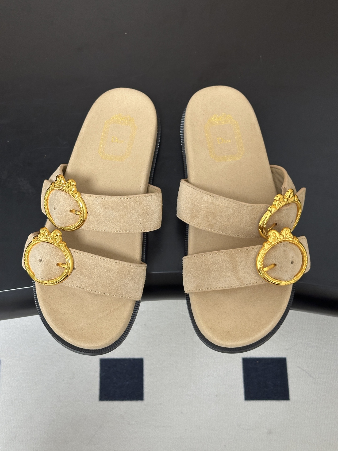 2026春夏新款Dior迪奥 D-Medaillon Buckle 凉拖鞋🆕最新CD字母五金扣搭扣双带平底凉拖鞋 这款凉