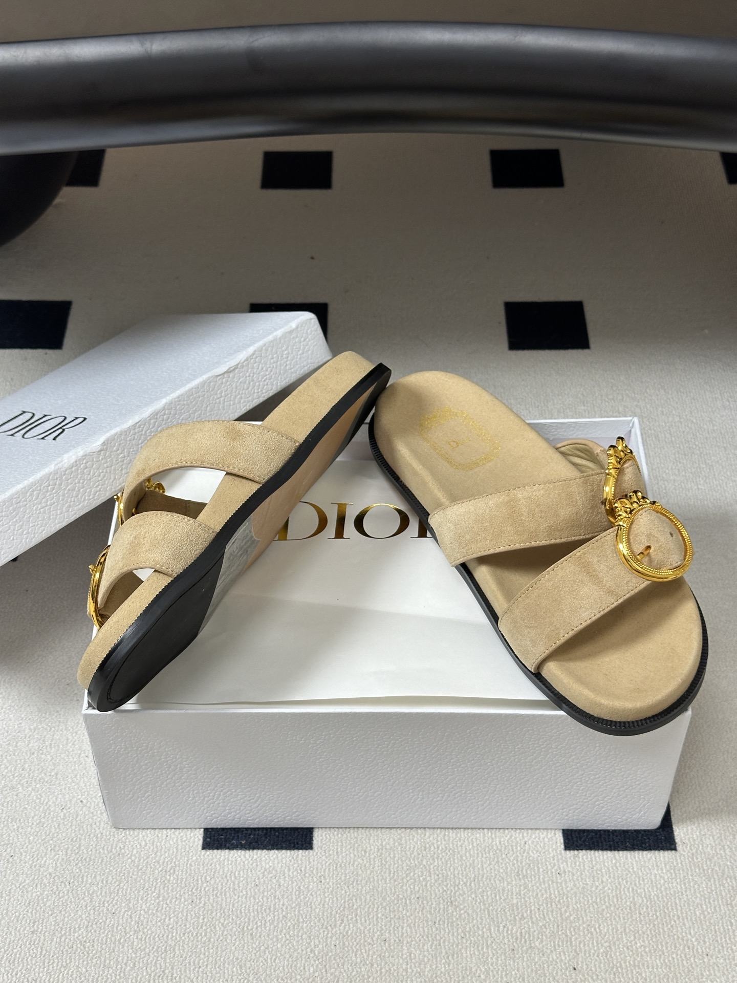 2026春夏新款Dior迪奥 D-Medaillon Buckle 凉拖鞋🆕最新CD字母五金扣搭扣双带平底凉拖鞋 这款凉