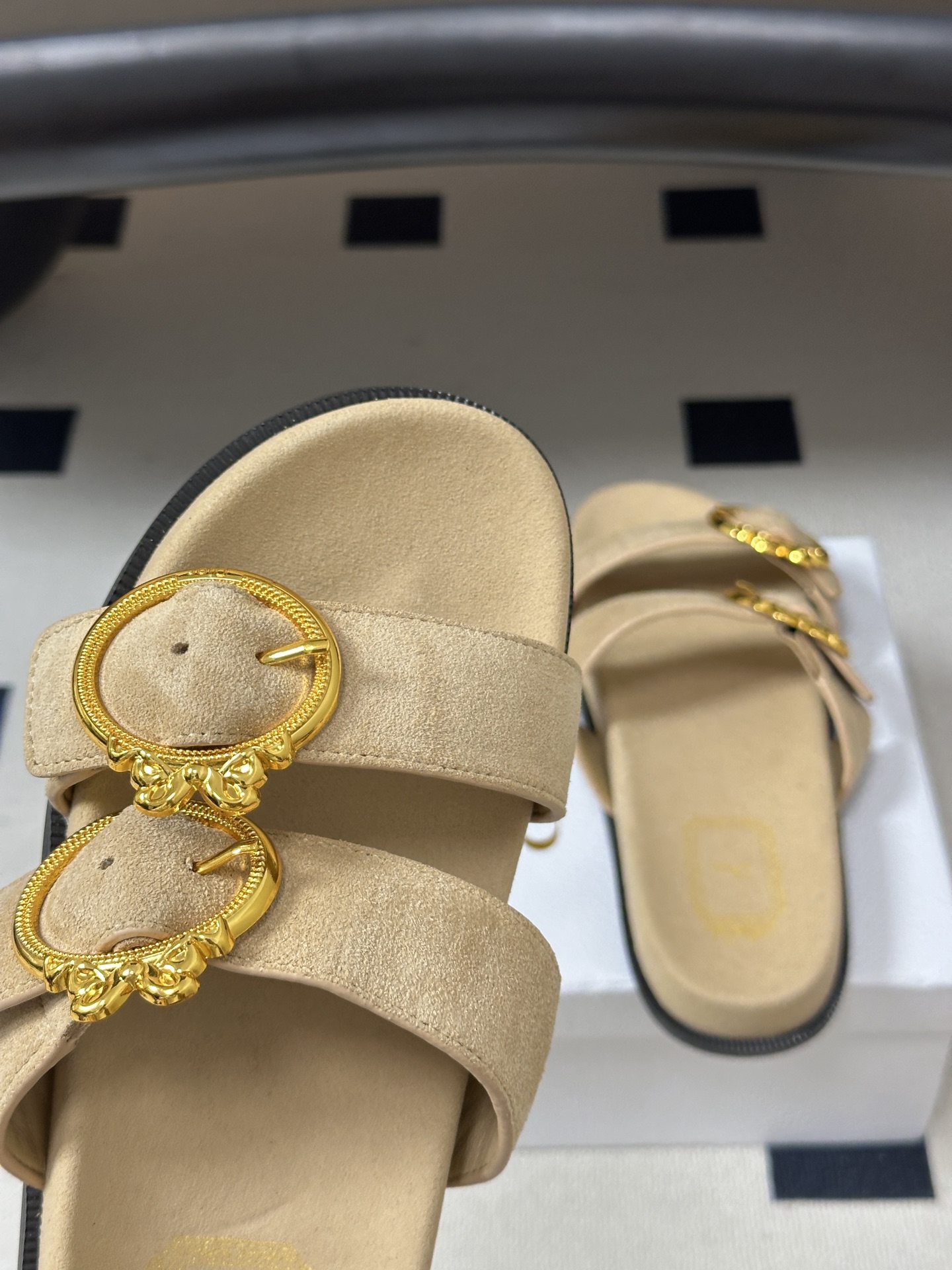 2026春夏新款Dior迪奥 D-Medaillon Buckle 凉拖鞋🆕最新CD字母五金扣搭扣双带平底凉拖鞋 这款凉
