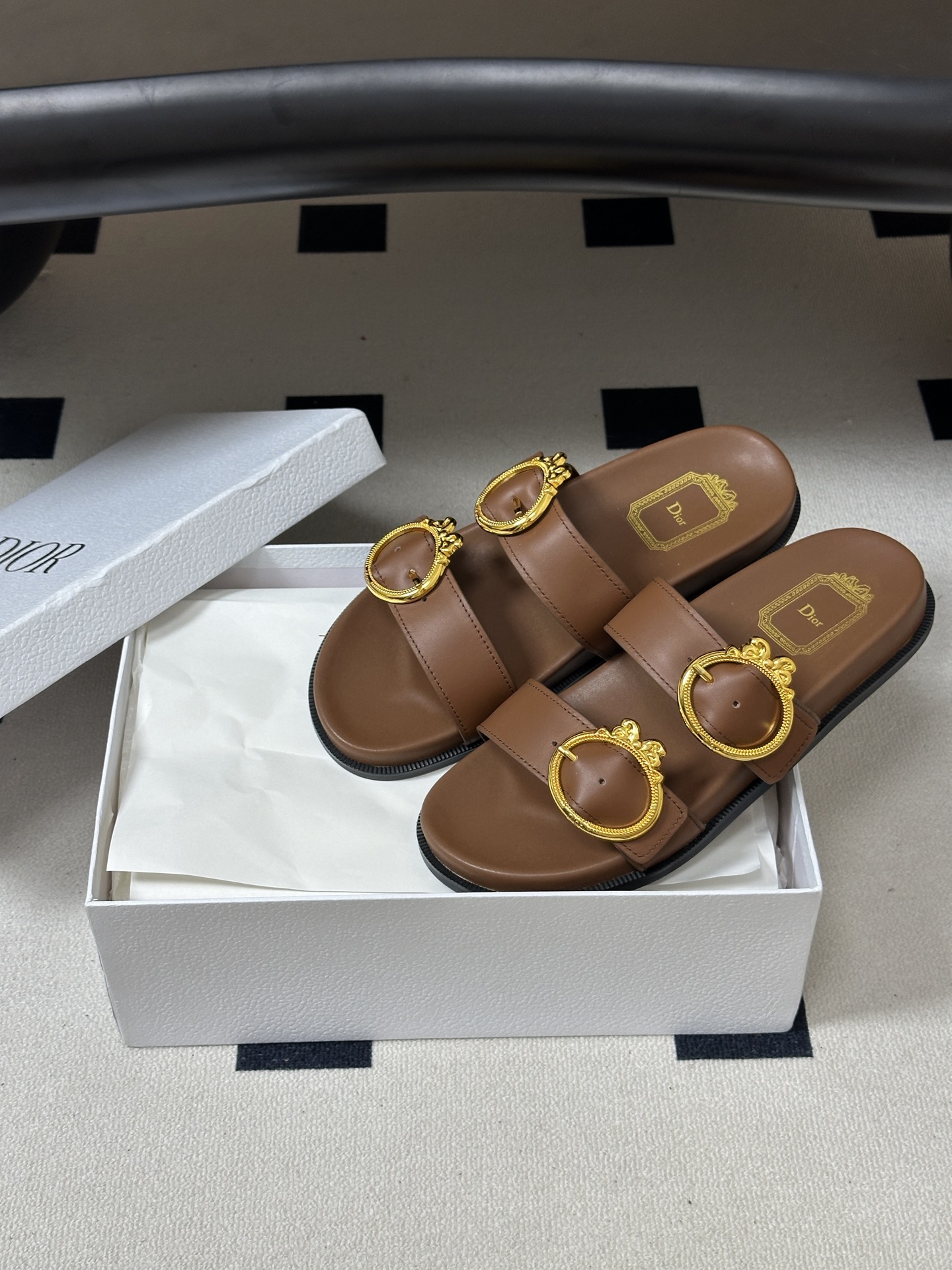 2026春夏新款Dior迪奥 D-Medaillon Buckle 凉拖鞋🆕最新CD字母五金扣搭扣双带平底凉拖鞋 这款凉
