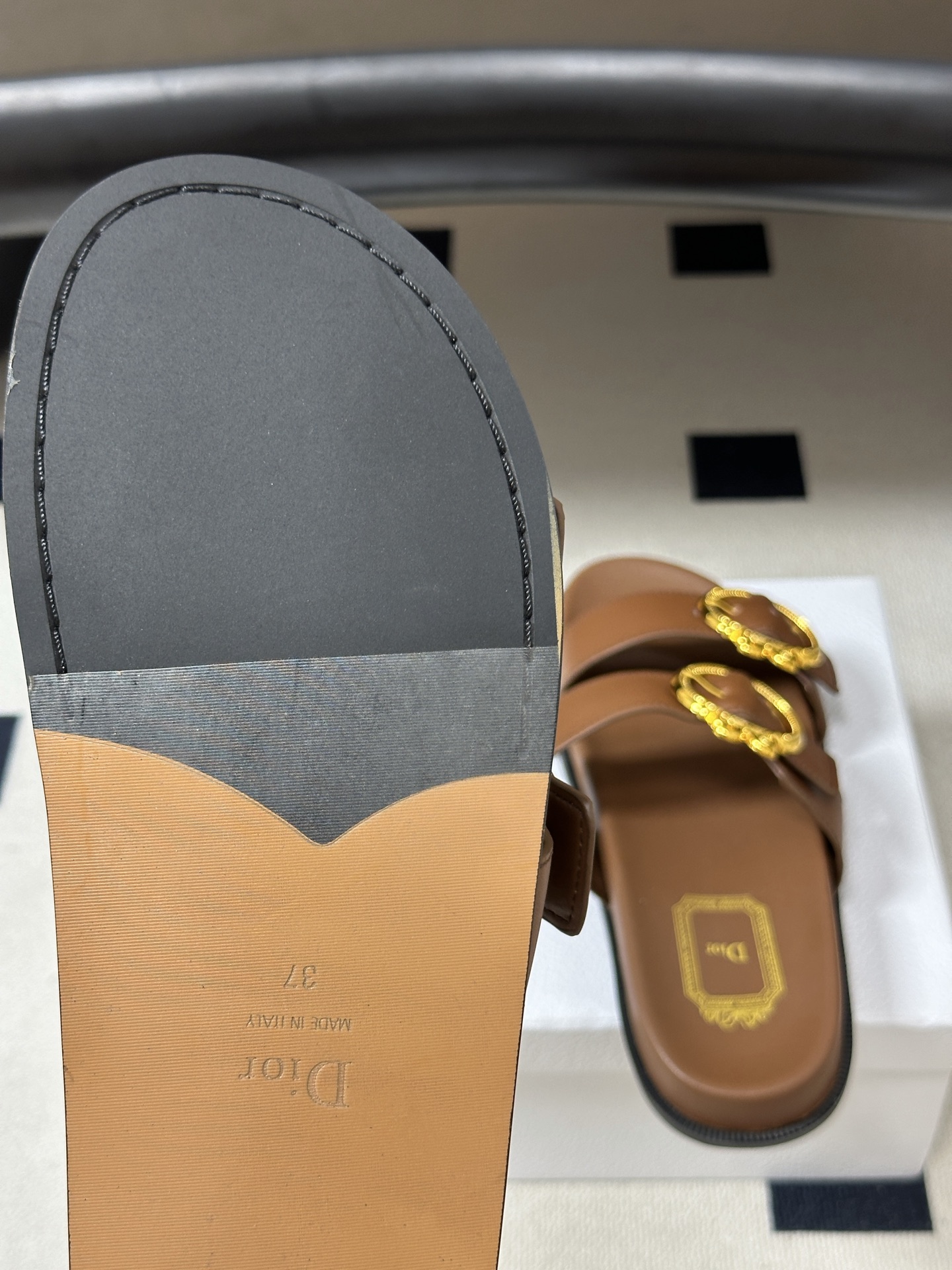 2026春夏新款Dior迪奥 D-Medaillon Buckle 凉拖鞋🆕最新CD字母五金扣搭扣双带平底凉拖鞋 这款凉