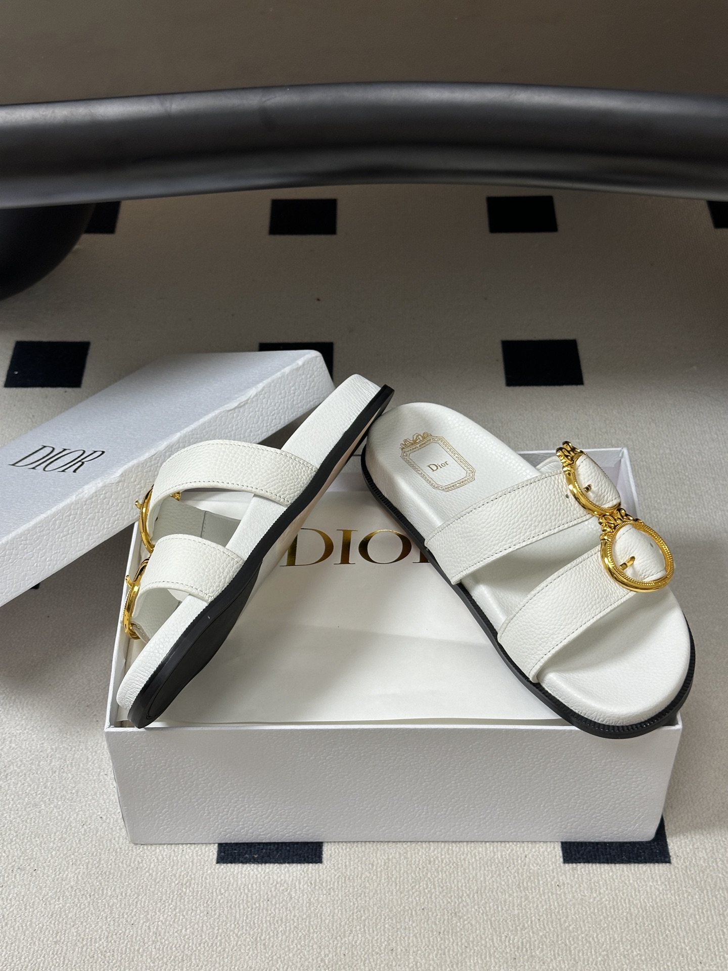 2026春夏新款Dior迪奥 D-Medaillon Buckle 凉拖鞋🆕最新CD字母五金扣搭扣双带平底凉拖鞋 这款凉
