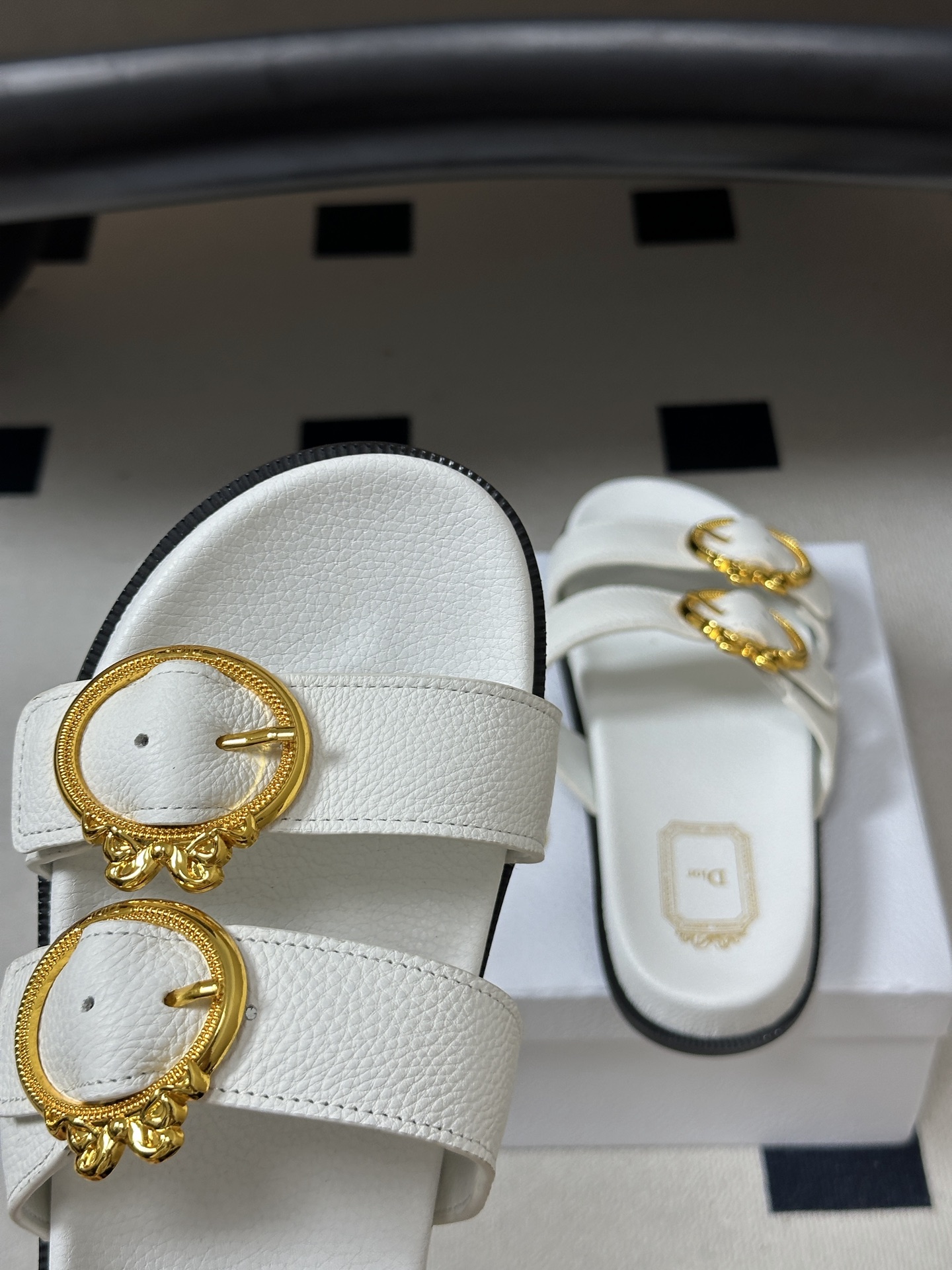 2026春夏新款Dior迪奥 D-Medaillon Buckle 凉拖鞋🆕最新CD字母五金扣搭扣双带平底凉拖鞋 这款凉