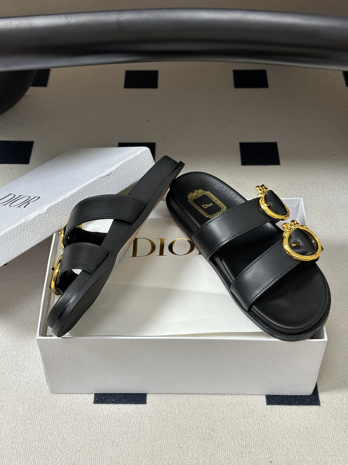 2026春夏新款Dior迪奥 D-Medaillon Buckle 凉拖鞋🆕最新CD字母五金扣搭扣双带平底凉拖鞋 这款凉
