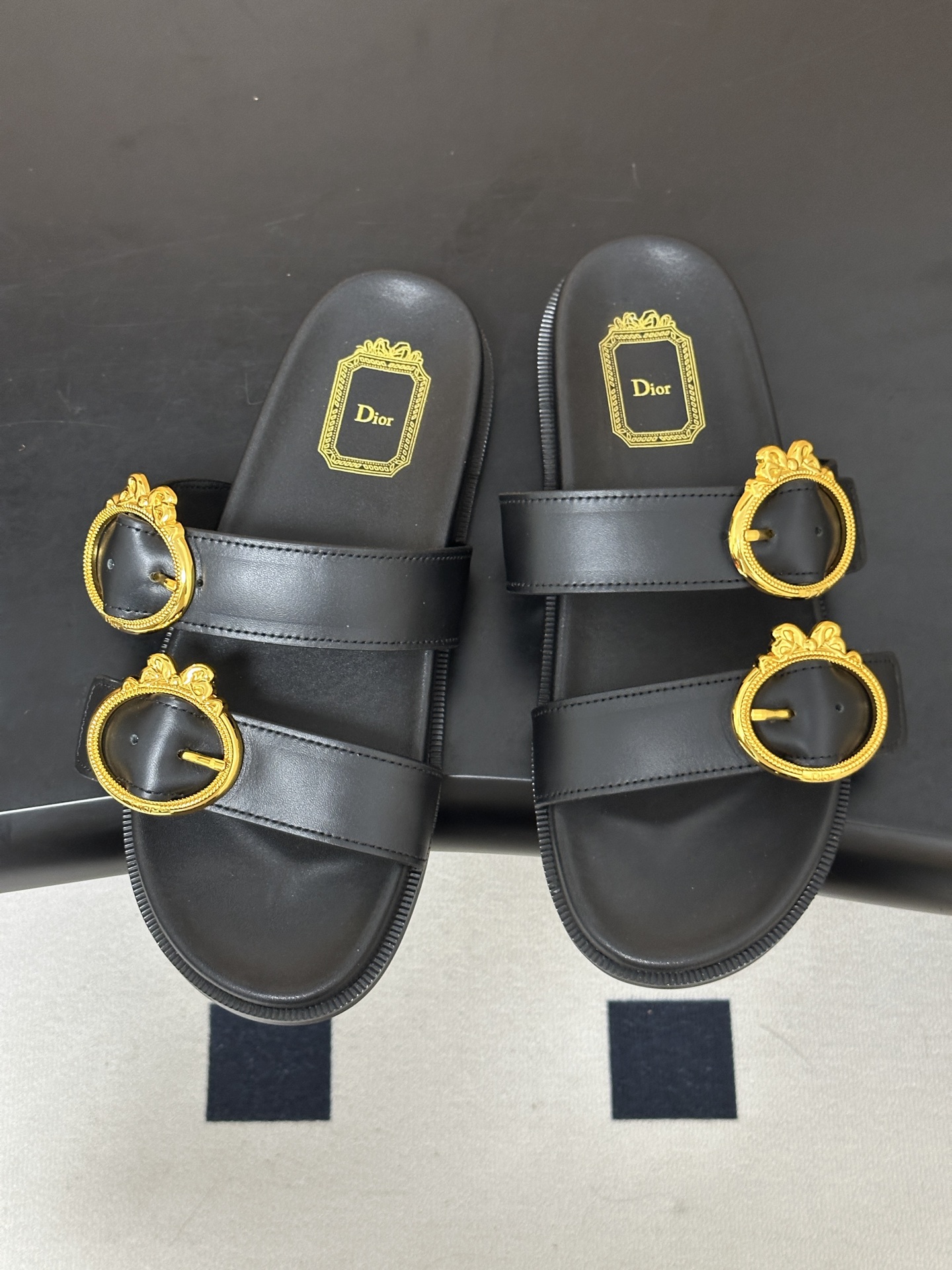 2026春夏新款Dior迪奥 D-Medaillon Buckle 凉拖鞋🆕最新CD字母五金扣搭扣双带平底凉拖鞋 这款凉