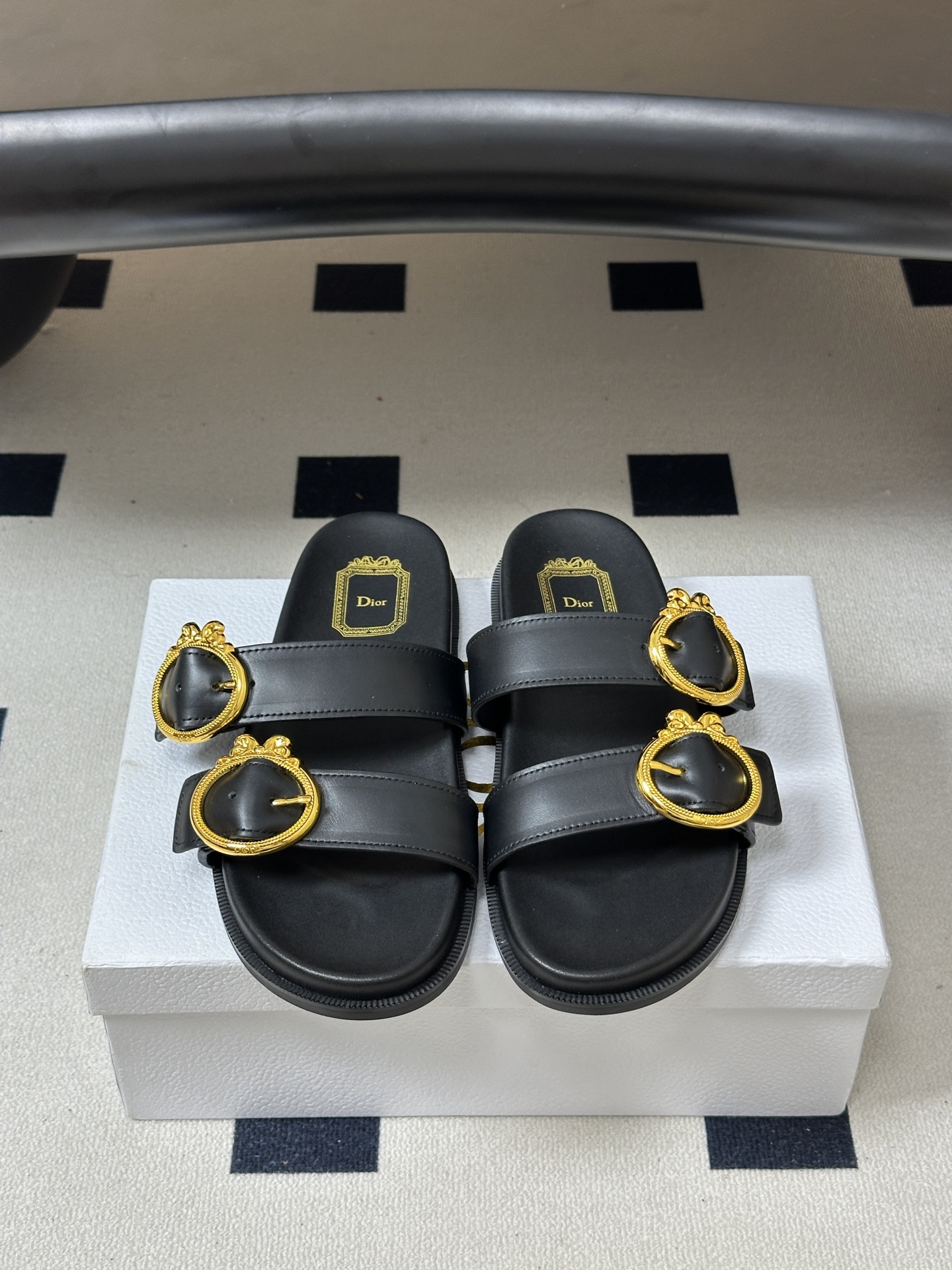 2026春夏新款Dior迪奥 D-Medaillon Buckle 凉拖鞋🆕最新CD字母五金扣搭扣双带平底凉拖鞋 这款凉
