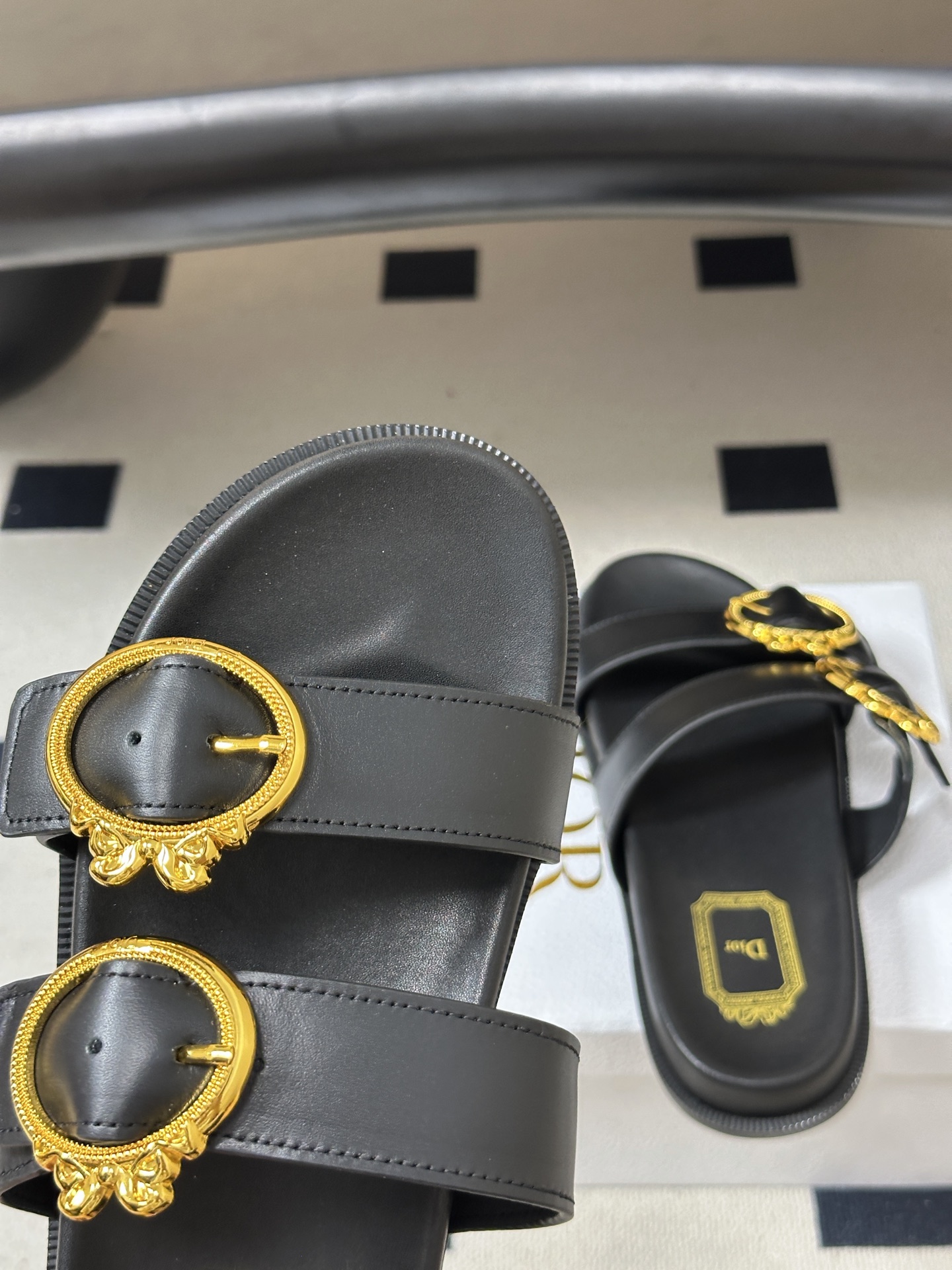 2026春夏新款Dior迪奥 D-Medaillon Buckle 凉拖鞋🆕最新CD字母五金扣搭扣双带平底凉拖鞋 这款凉