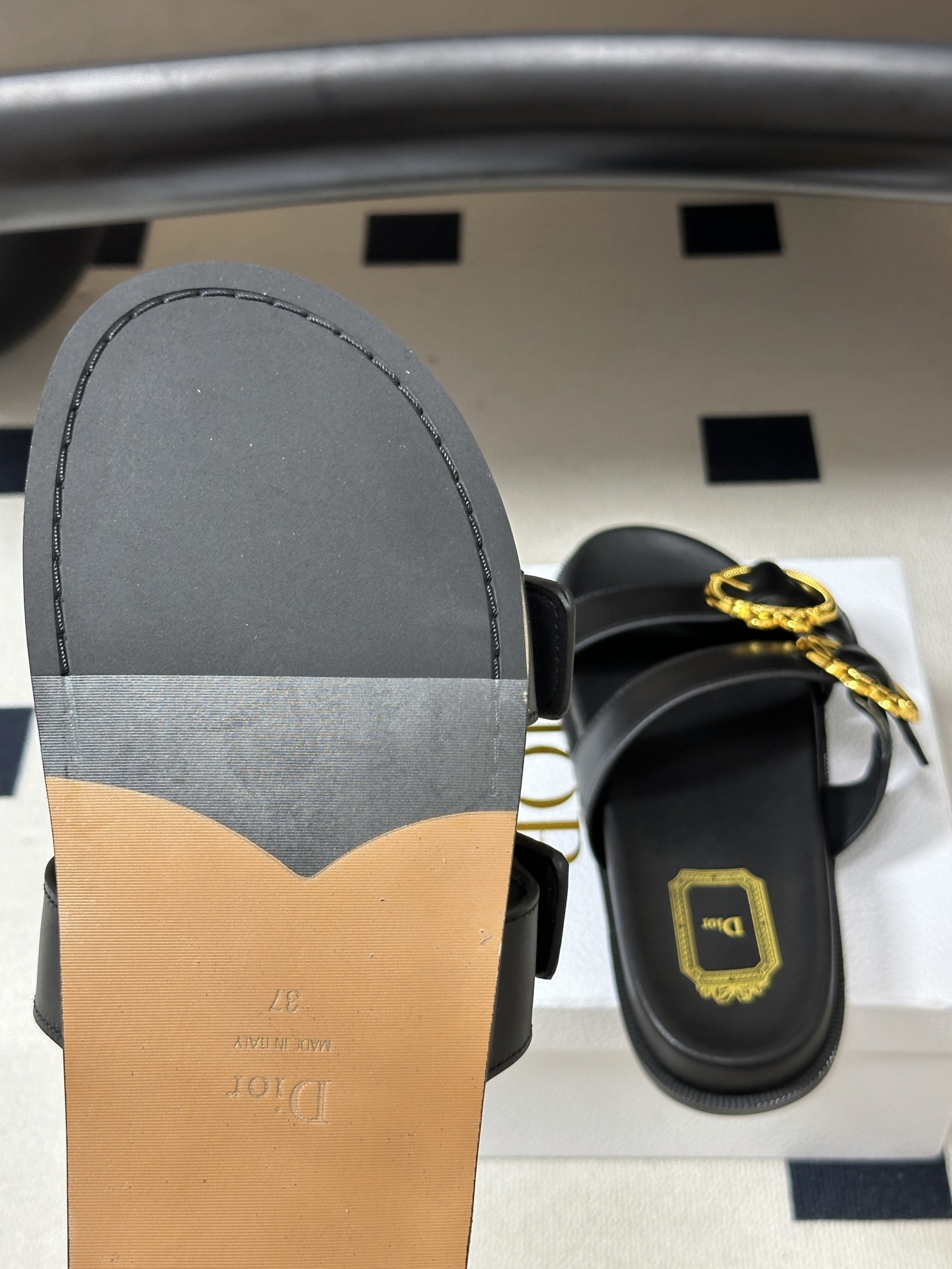 2026春夏新款Dior迪奥 D-Medaillon Buckle 凉拖鞋🆕最新CD字母五金扣搭扣双带平底凉拖鞋 这款凉