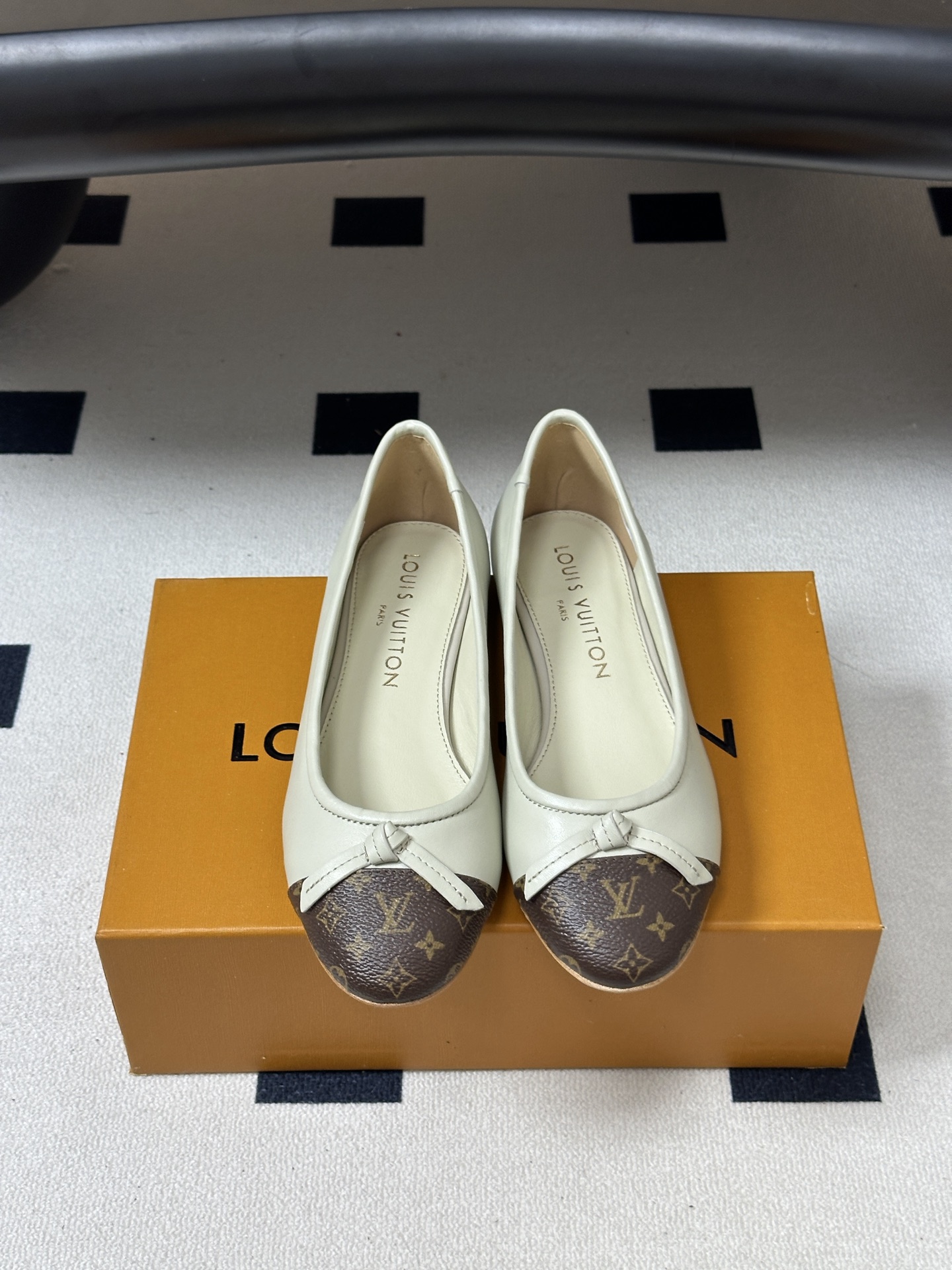 26Ss春季新款Louis Vuitton LV X TM DARLING 村上隆联名老花芭蕾舞鞋蝴蝶结拼色平底单鞋经典 26Ss春季新款Louis Vuitton LV X TM DARLING 村上隆联名老花芭蕾舞鞋蝴蝶结拼色平底单鞋经典