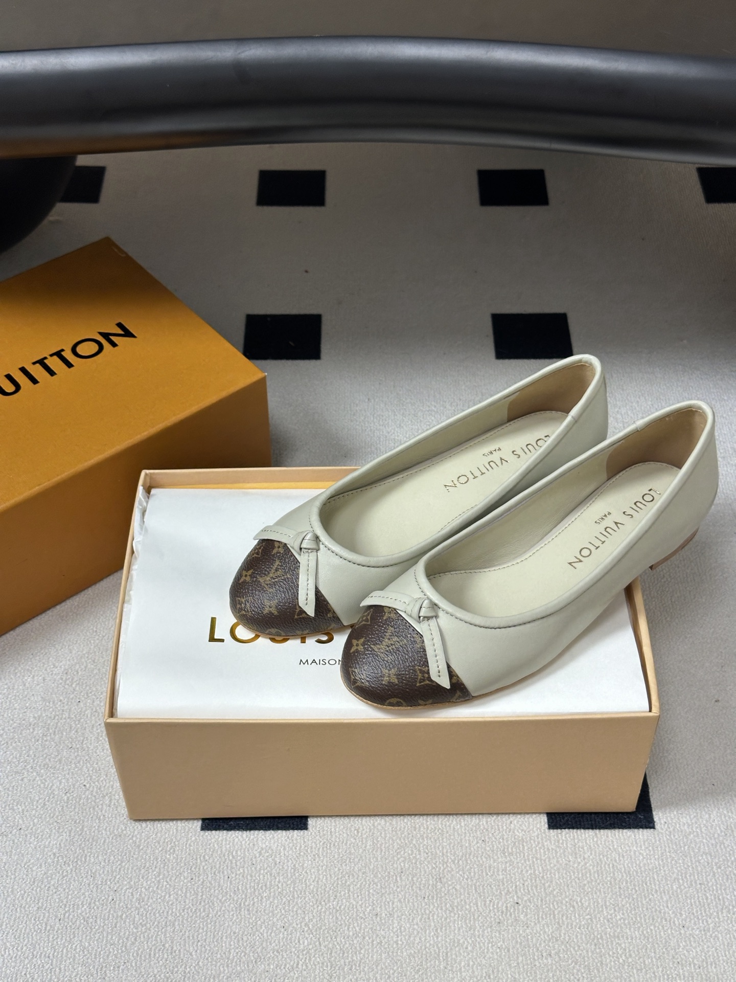 26Ss春季新款Louis Vuitton LV X TM DARLING 村上隆联名老花芭蕾舞鞋蝴蝶结拼色平底单鞋经典 26Ss春季新款Louis Vuitton LV X TM DARLING 村上隆联名老花芭蕾舞鞋蝴蝶结拼色平底单鞋经典