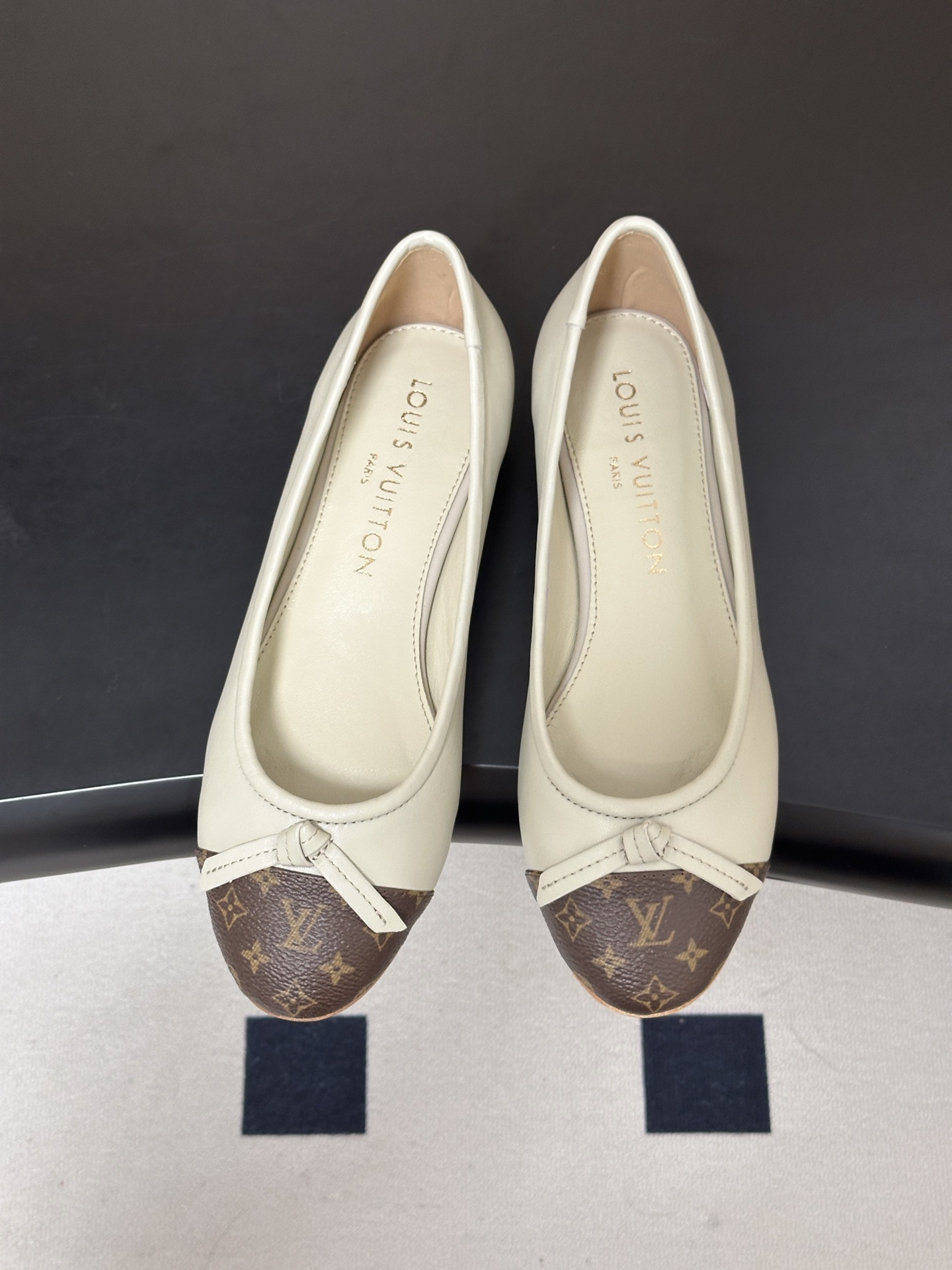 26Ss春季新款Louis Vuitton LV X TM DARLING 村上隆联名老花芭蕾舞鞋蝴蝶结拼色平底单鞋经典 26Ss春季新款Louis Vuitton LV X TM DARLING 村上隆联名老花芭蕾舞鞋蝴蝶结拼色平底单鞋经典