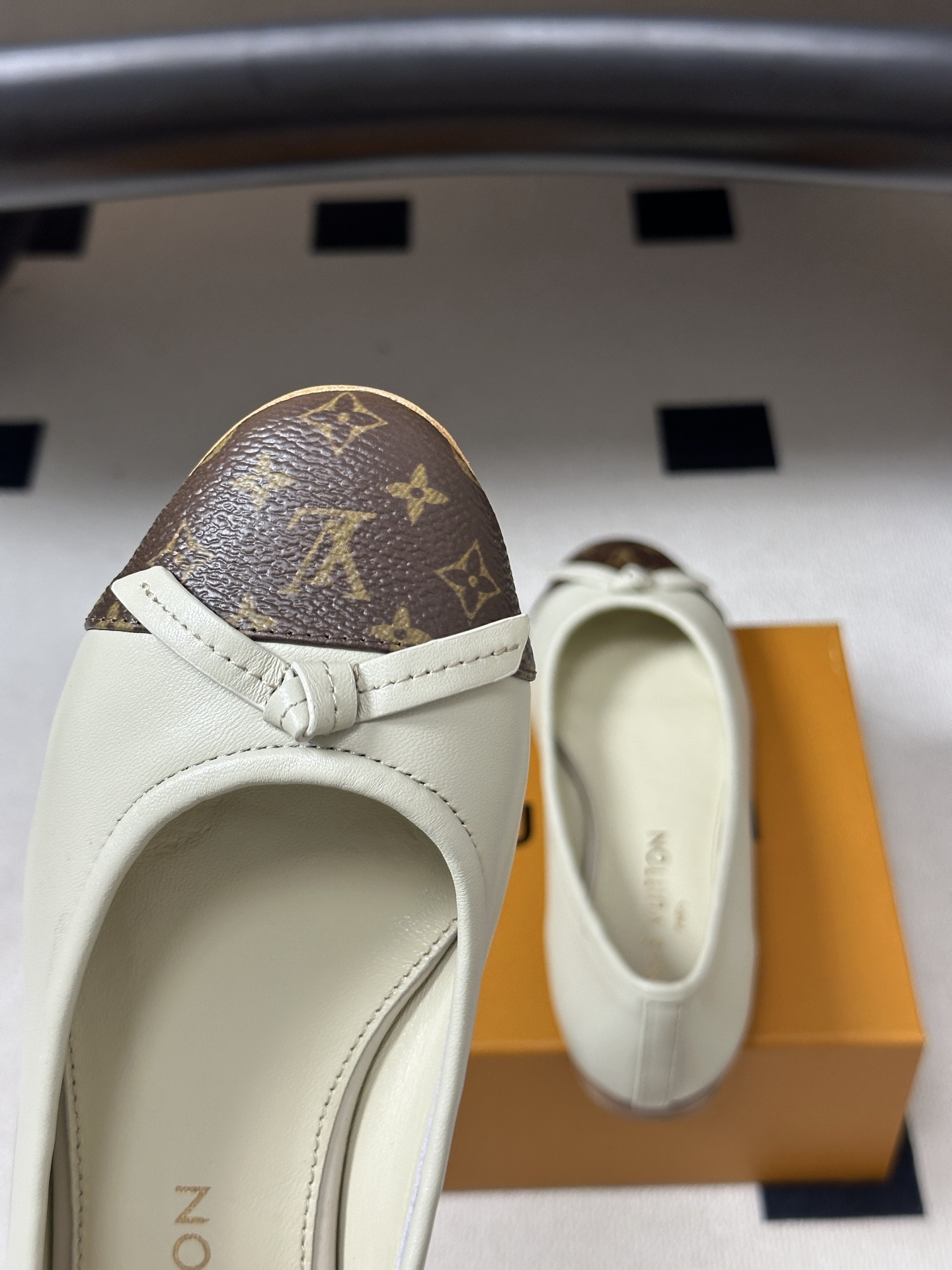 26Ss春季新款Louis Vuitton LV X TM DARLING 村上隆联名老花芭蕾舞鞋蝴蝶结拼色平底单鞋经典 26Ss春季新款Louis Vuitton LV X TM DARLING 村上隆联名老花芭蕾舞鞋蝴蝶结拼色平底单鞋经典