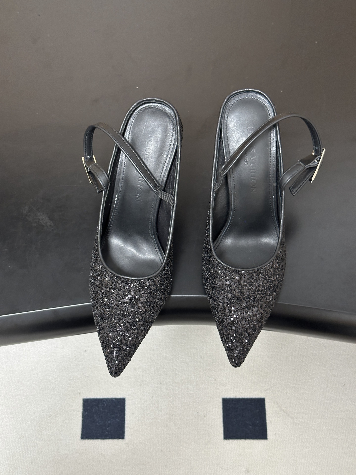 26ss春夏新款 LOUIS VUITTON 路易威登 LV MY WAY 露跟高跟鞋尖头格力特亮片细高跟搭扣后空凉鞋 