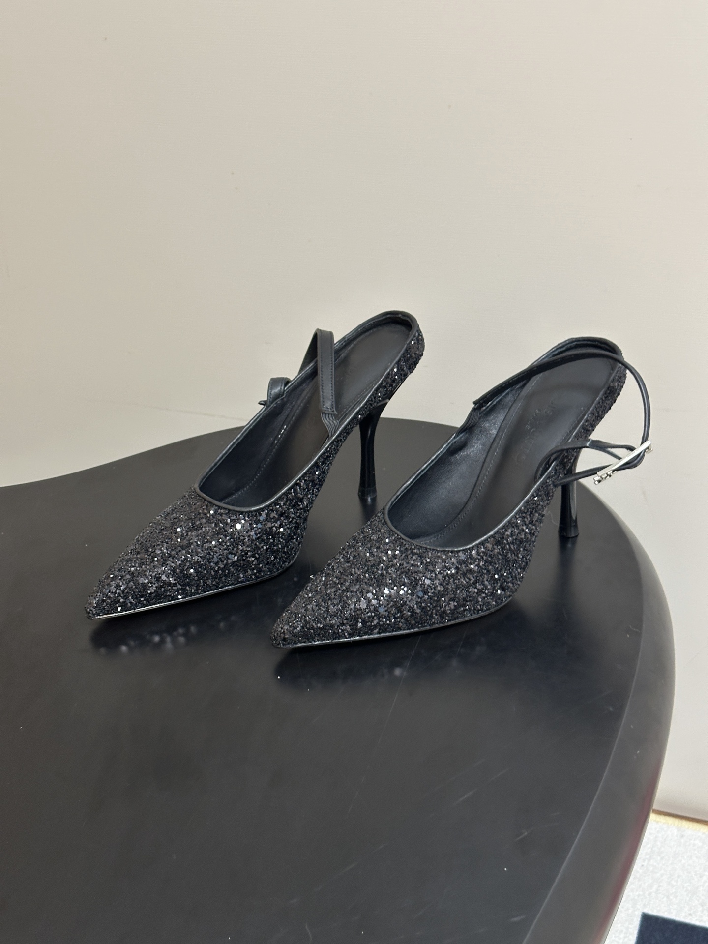 26ss春夏新款 LOUIS VUITTON 路易威登 LV MY WAY 露跟高跟鞋尖头格力特亮片细高跟搭扣后空凉鞋 