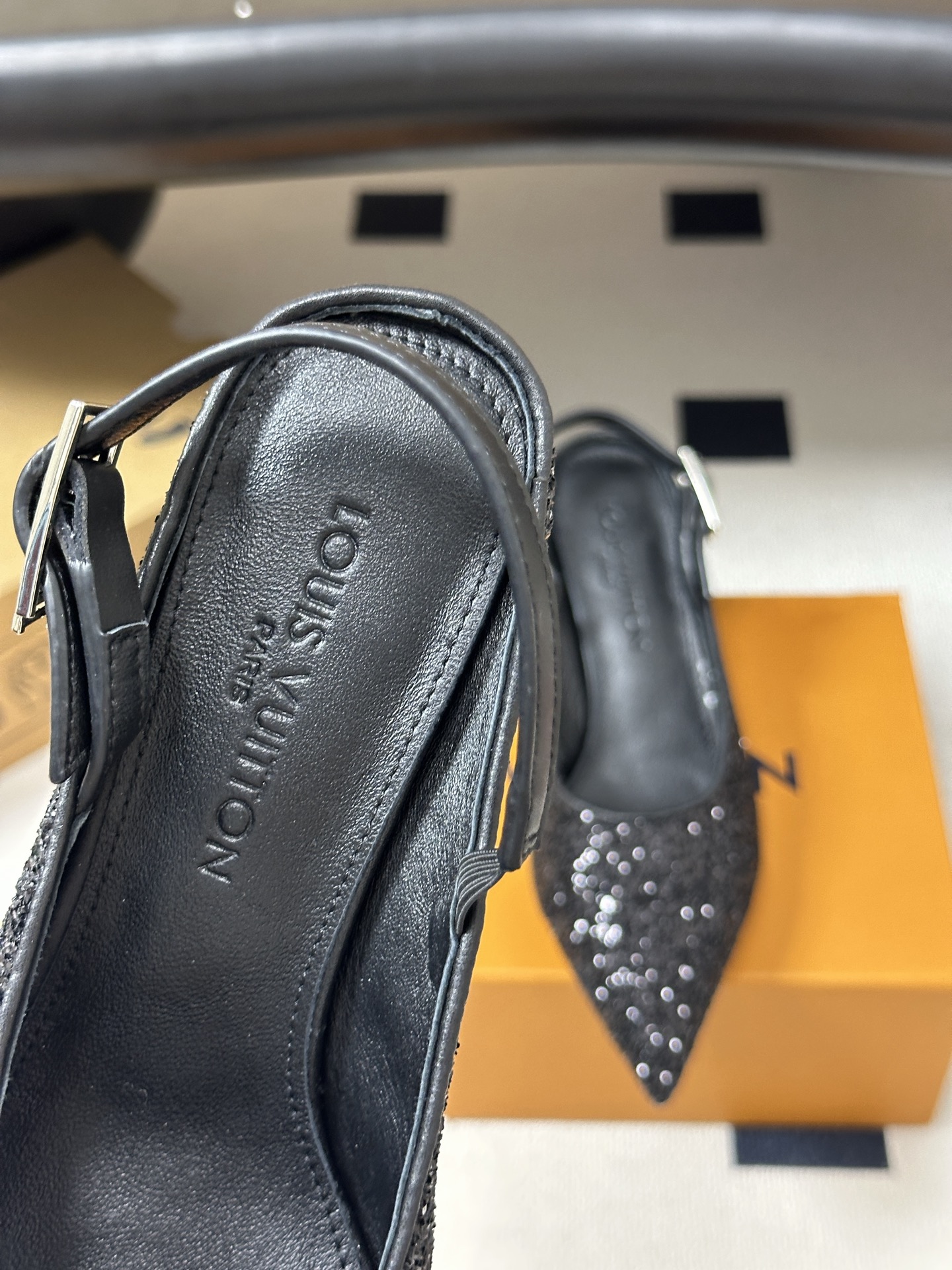 26ss春夏新款 LOUIS VUITTON 路易威登 LV MY WAY 露跟高跟鞋尖头格力特亮片细高跟搭扣后空凉鞋 