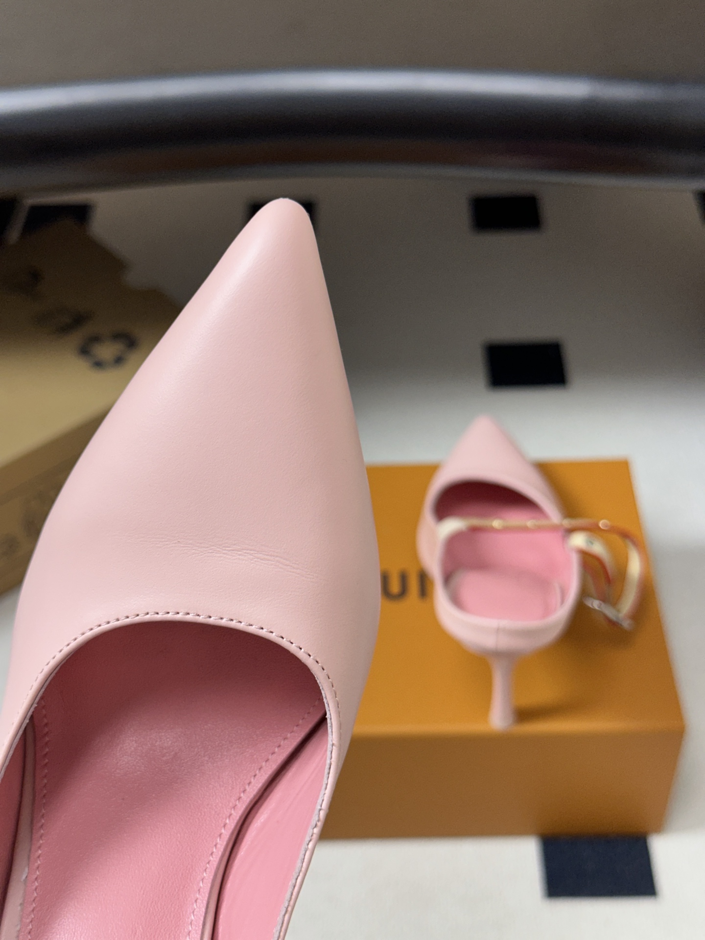 26ss春夏新款 LOUIS VUITTON 路易威登 LV MY WAY 露跟高跟鞋尖头细高跟搭扣后空凉鞋 本款LV 