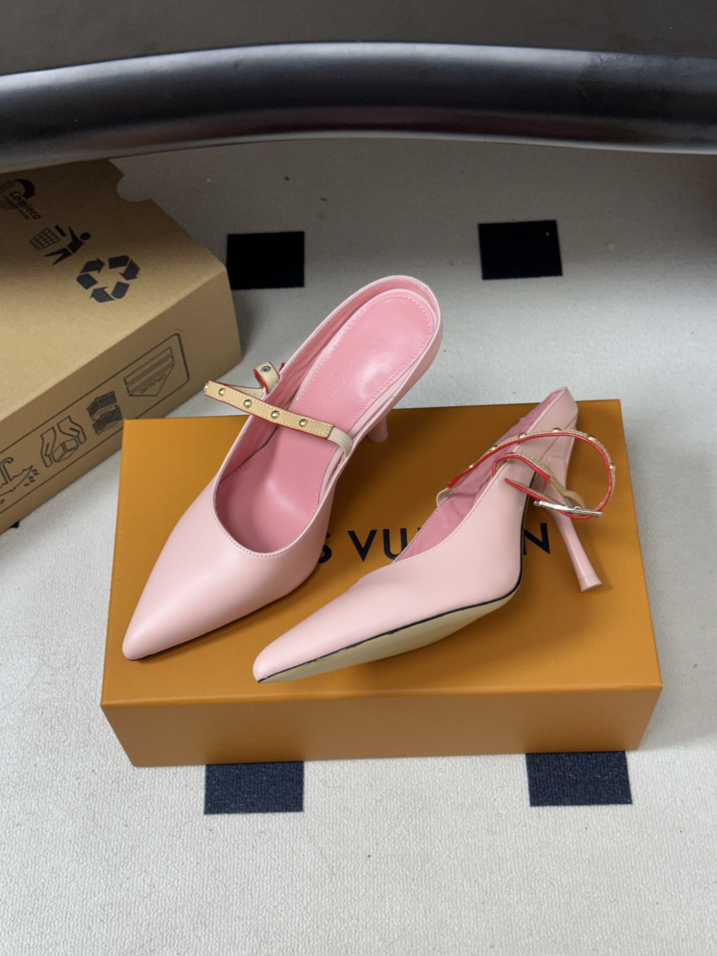 26ss春夏新款 LOUIS VUITTON 路易威登 LV MY WAY 露跟高跟鞋尖头细高跟搭扣后空凉鞋 本款LV 