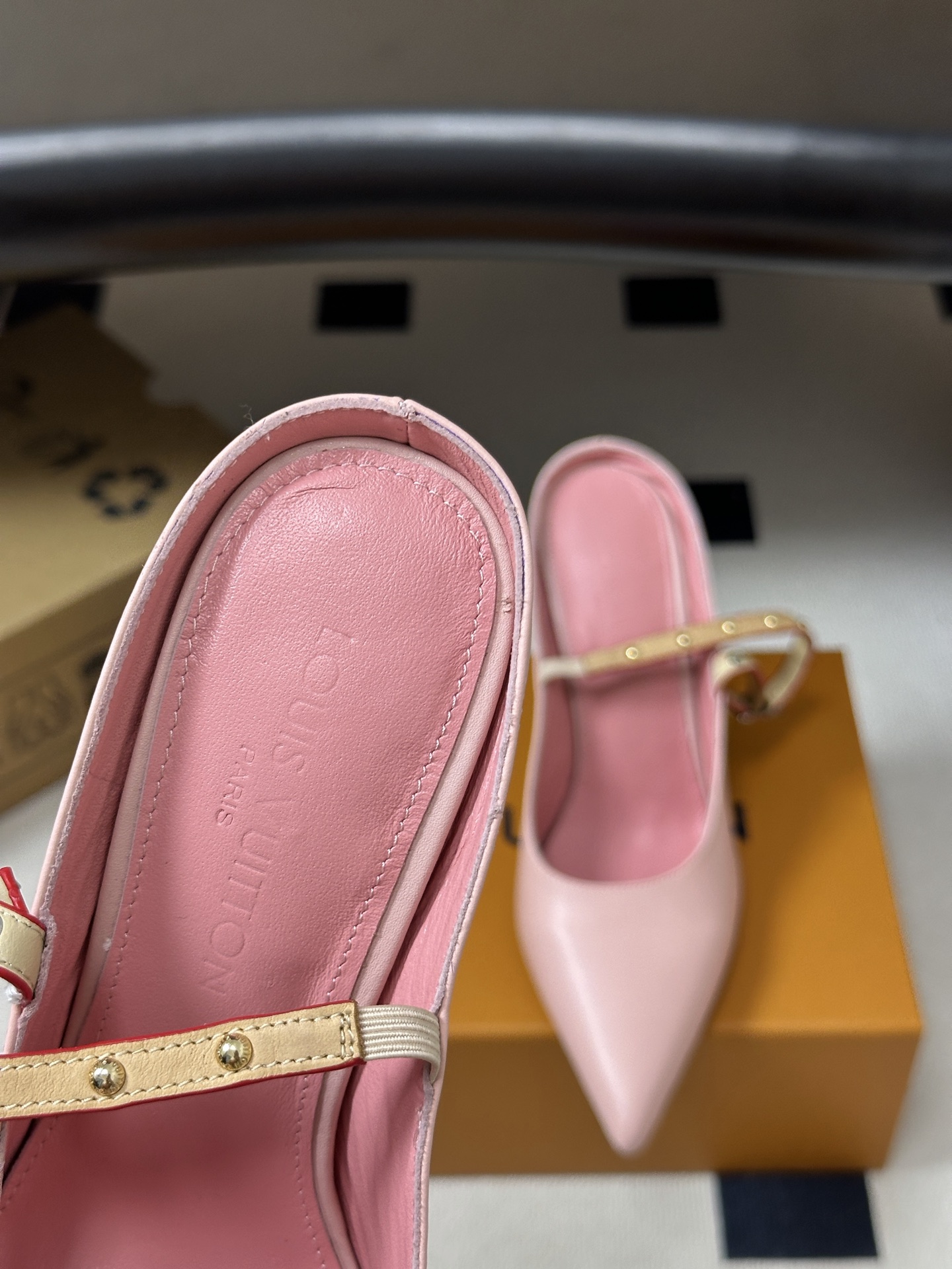 26ss春夏新款 LOUIS VUITTON 路易威登 LV MY WAY 露跟高跟鞋尖头细高跟搭扣后空凉鞋 本款LV 