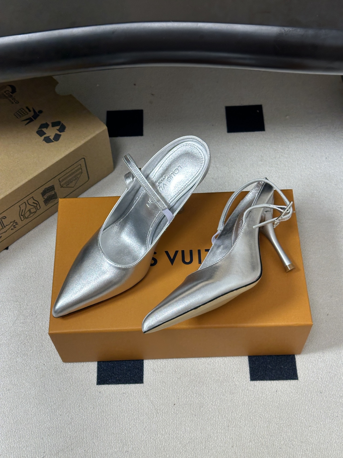 26ss春夏新款 LOUIS VUITTON 路易威登 LV MY WAY 露跟高跟鞋尖头细高跟搭扣后空凉鞋 本款LV 