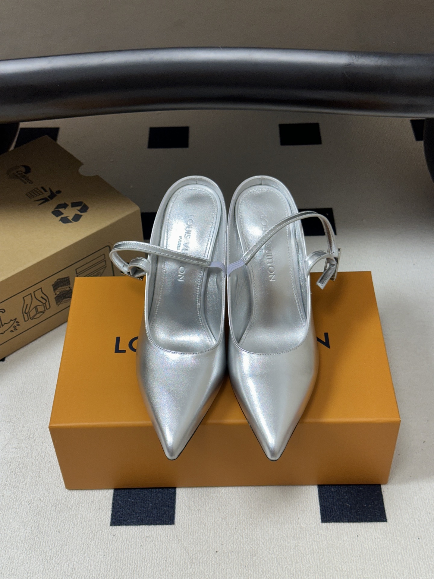 26ss春夏新款 LOUIS VUITTON 路易威登 LV MY WAY 露跟高跟鞋尖头细高跟搭扣后空凉鞋 本款LV 