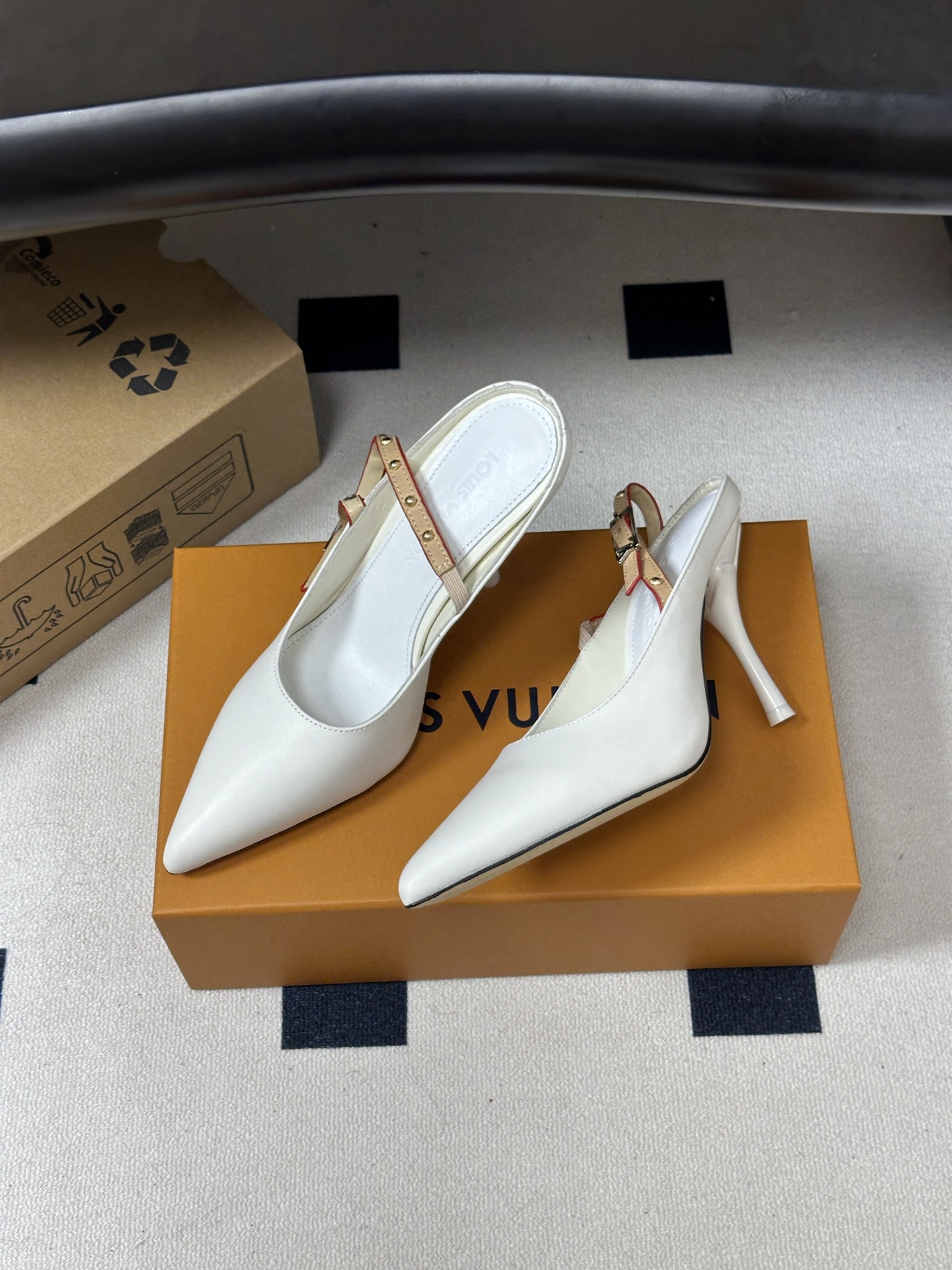 26ss春夏新款 LOUIS VUITTON 路易威登 LV MY WAY 露跟高跟鞋尖头细高跟搭扣后空凉鞋 本款LV 