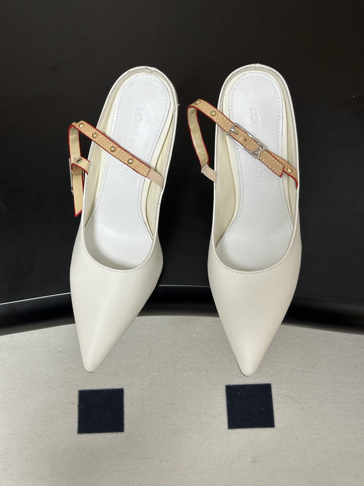 26ss春夏新款 LOUIS VUITTON 路易威登 LV MY WAY 露跟高跟鞋尖头细高跟搭扣后空凉鞋 本款LV 
